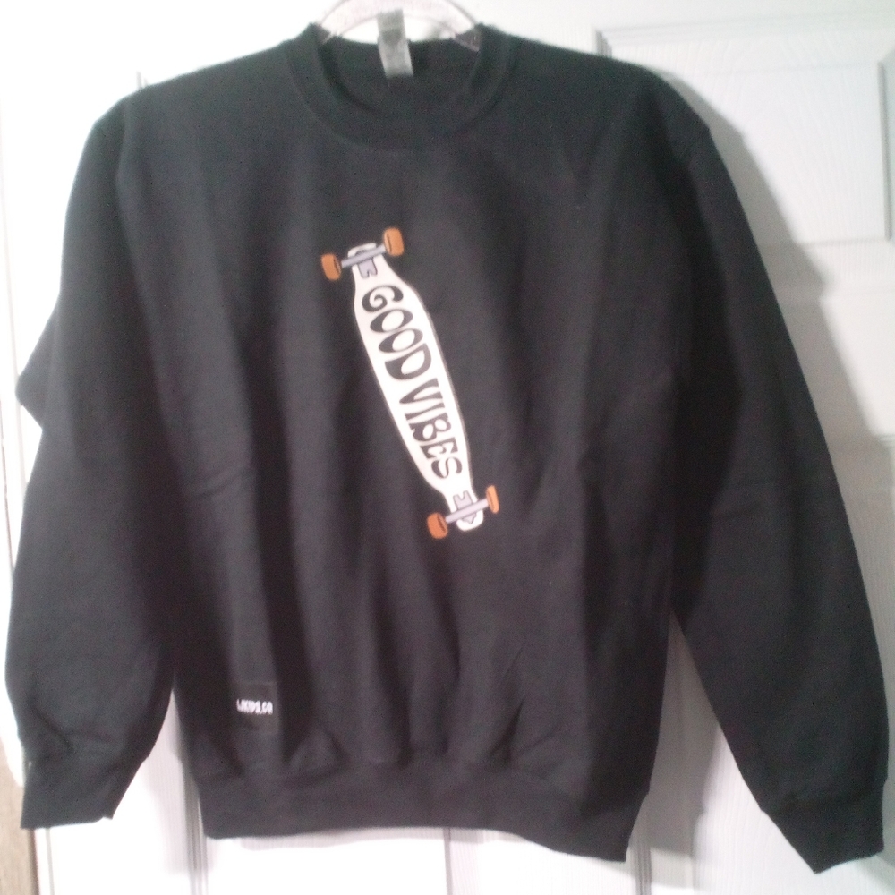 Gildan Black Good Vibes Crewneck Sweater Talla L Para Niño De 14 Años